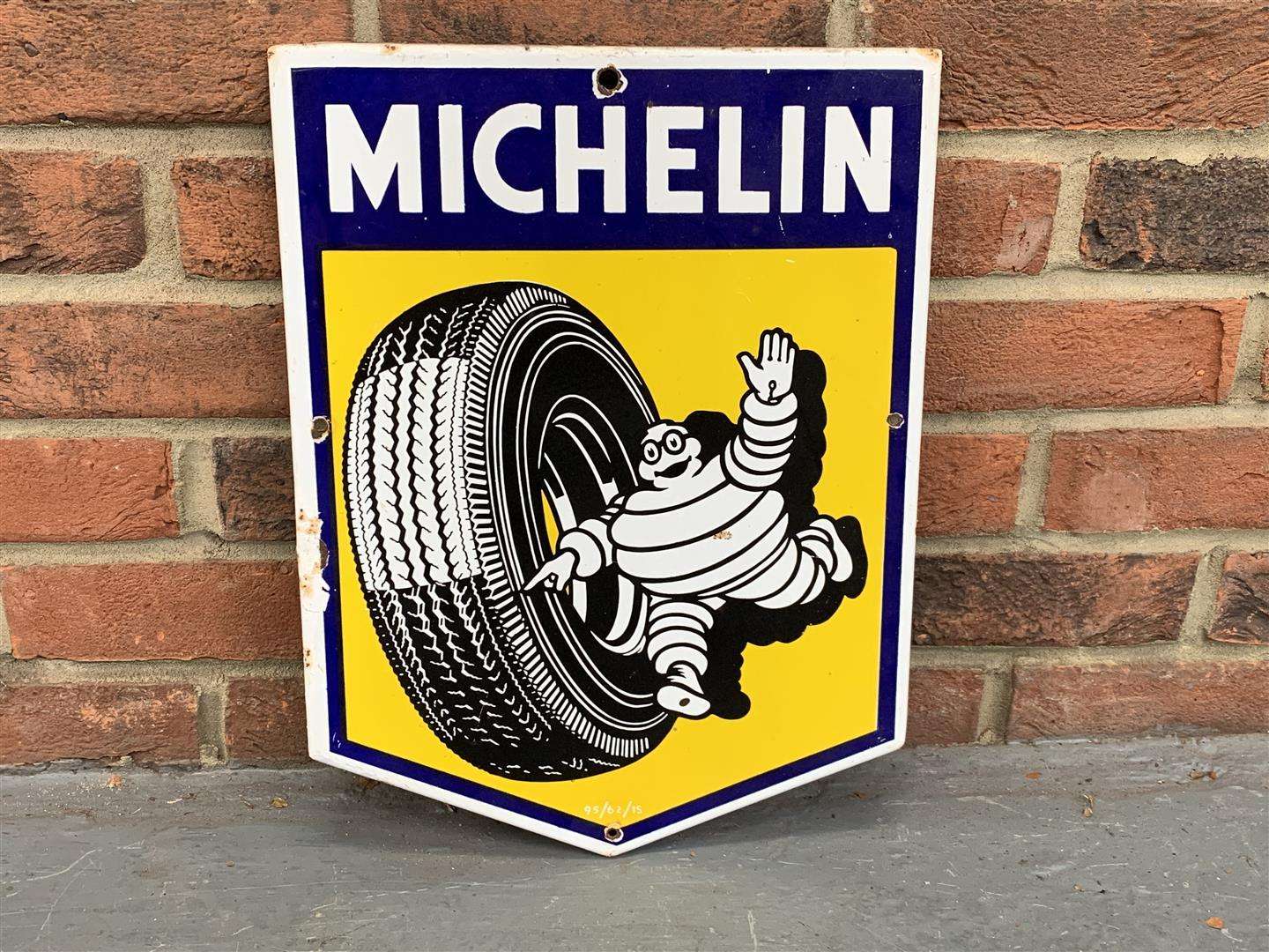 <p>Enamel Michelin Tyre Sign</p>