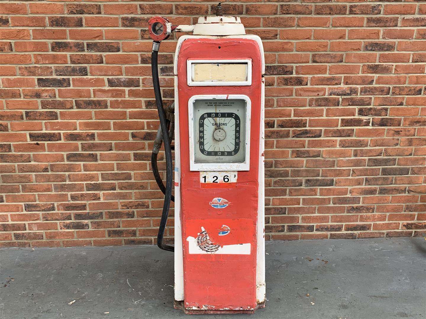 <p>Avery-Hardoll Petrol Pump</p>