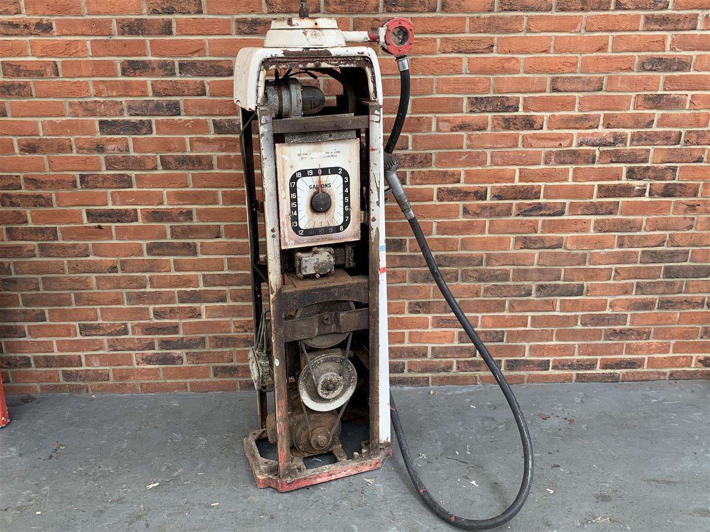 <p>Avery-Hardoll Petrol Pump</p>