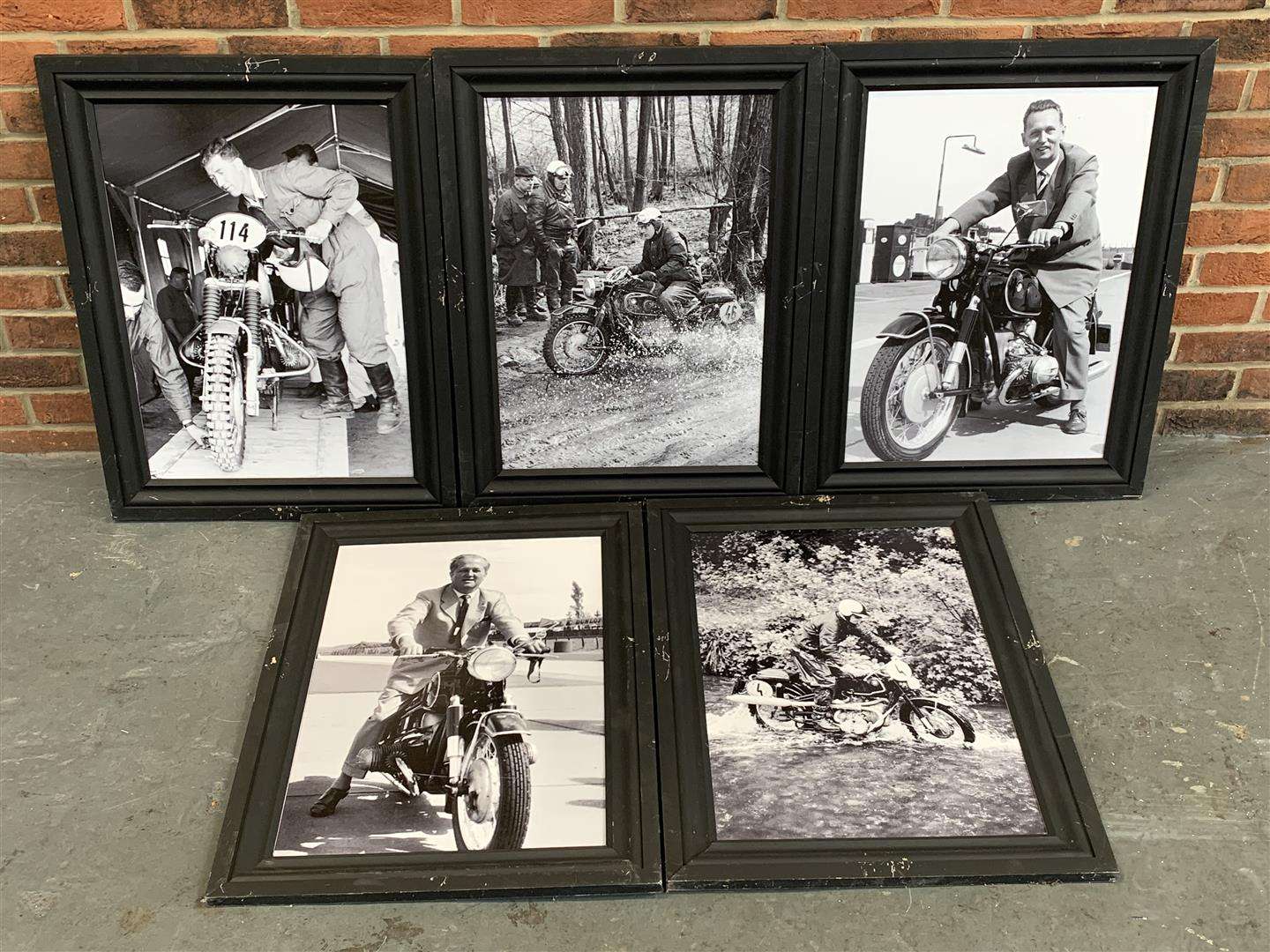 <p>Ex Goodwood 5 plastic framed motorcycle prints</p>