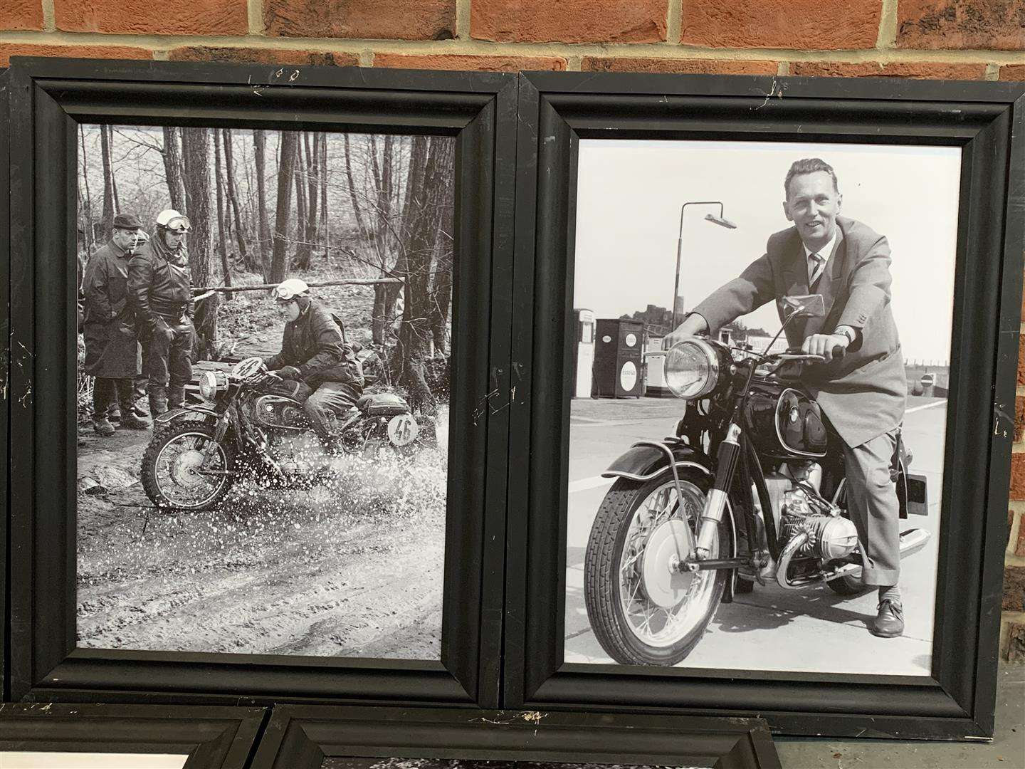 <p>Ex Goodwood 5 plastic framed motorcycle prints</p>