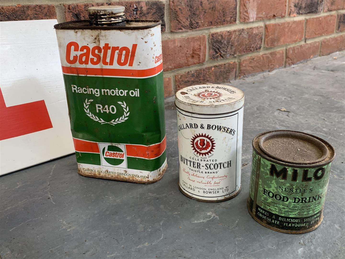 <p>Ex Goodwood mixed vintage lot includes tobacco tins &amp; oil cans&nbsp;</p>
