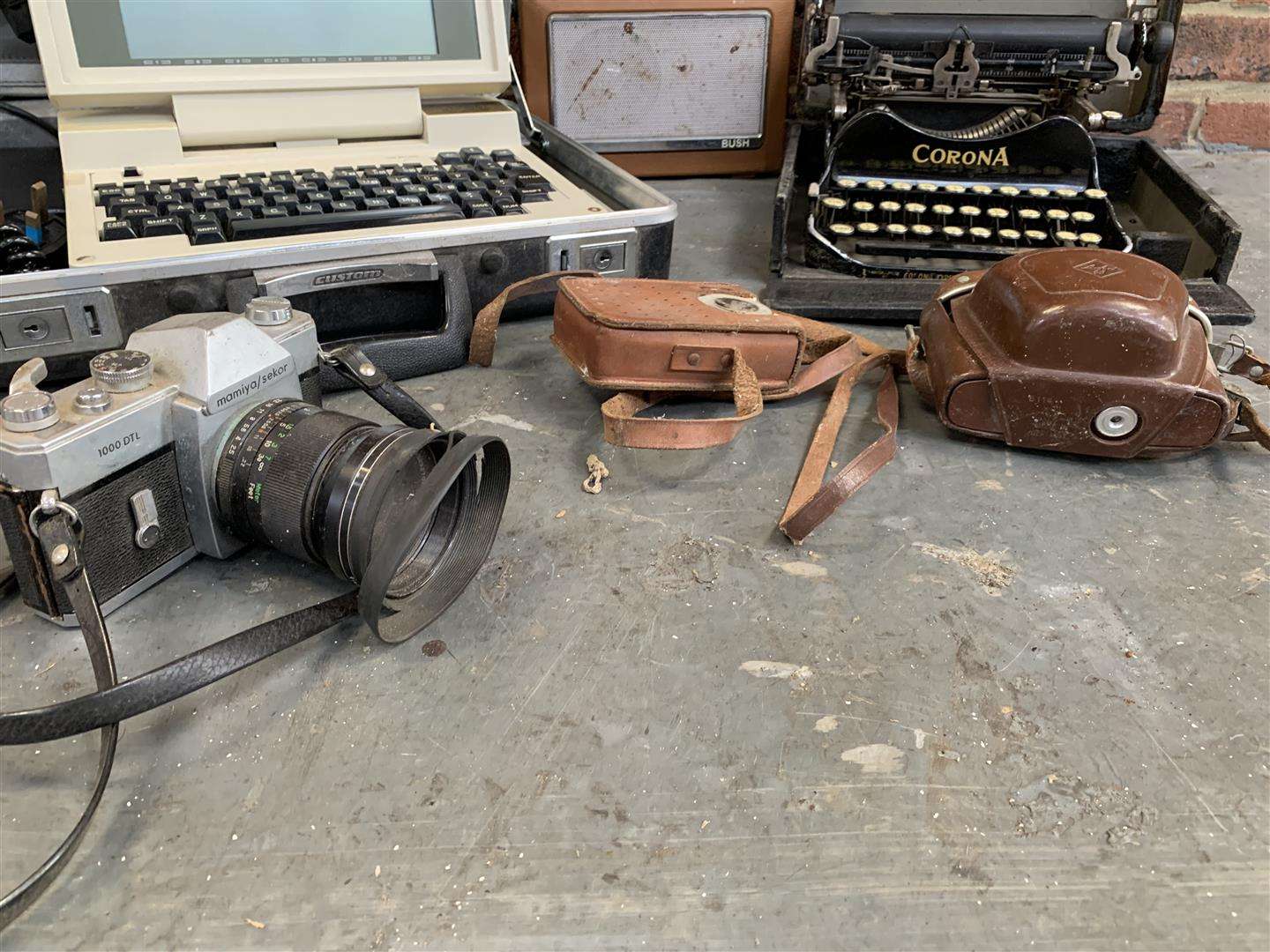 <p>Ex Goodwood Tandy portable computer, Corona typewriter &amp; 3 vintage cameras</p>