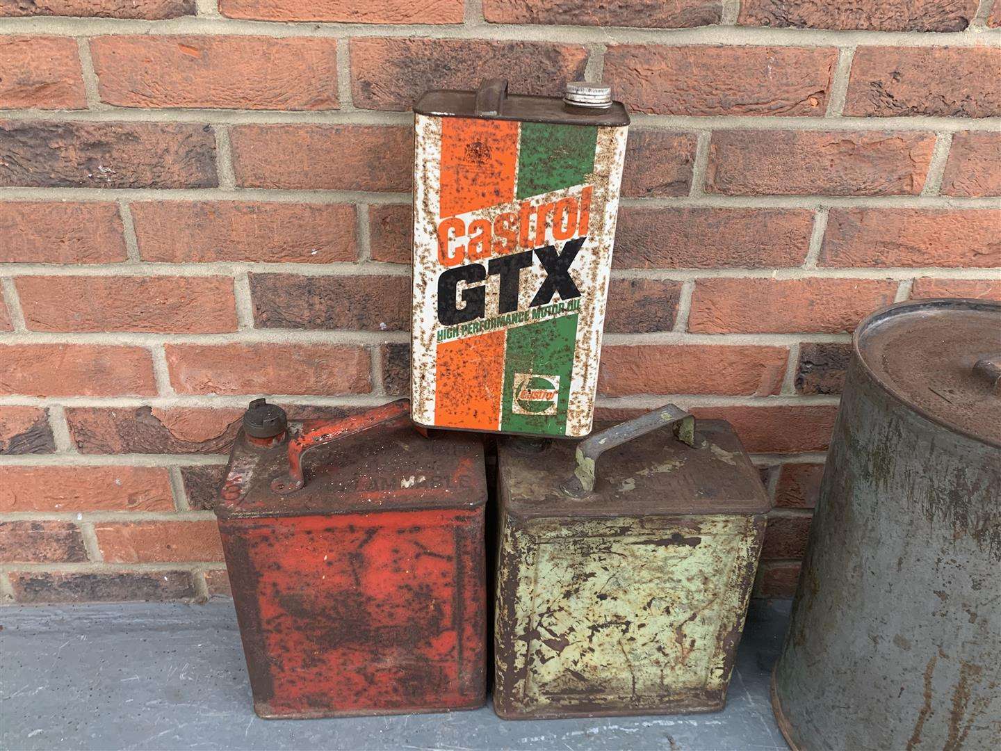 <p>Mixed Lot Of Nine Fuel/Oil Cans</p>