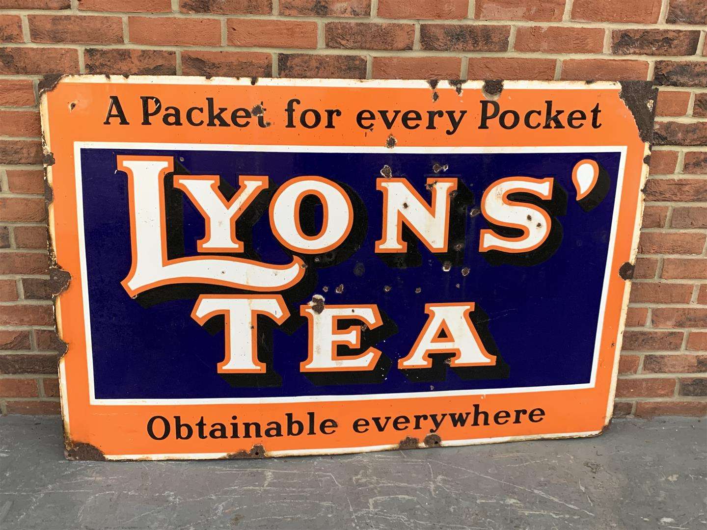 <p>Original Large Enamel Lyons Tea Sign</p>