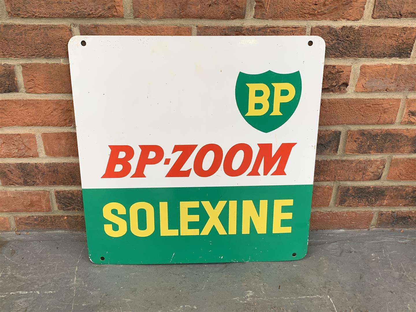 <p>Aluminium BP-Zoom Solexine Sign</p>