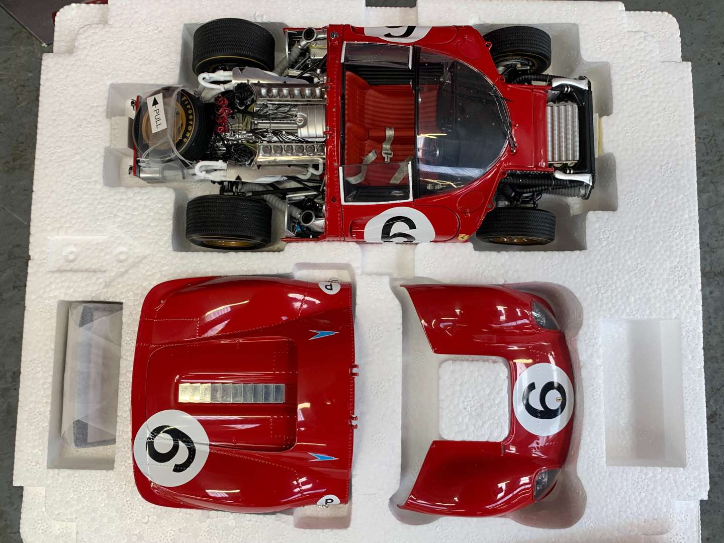 <p>Boxed Ferrari 330 P4 Model Car 1:18 Scale</p>