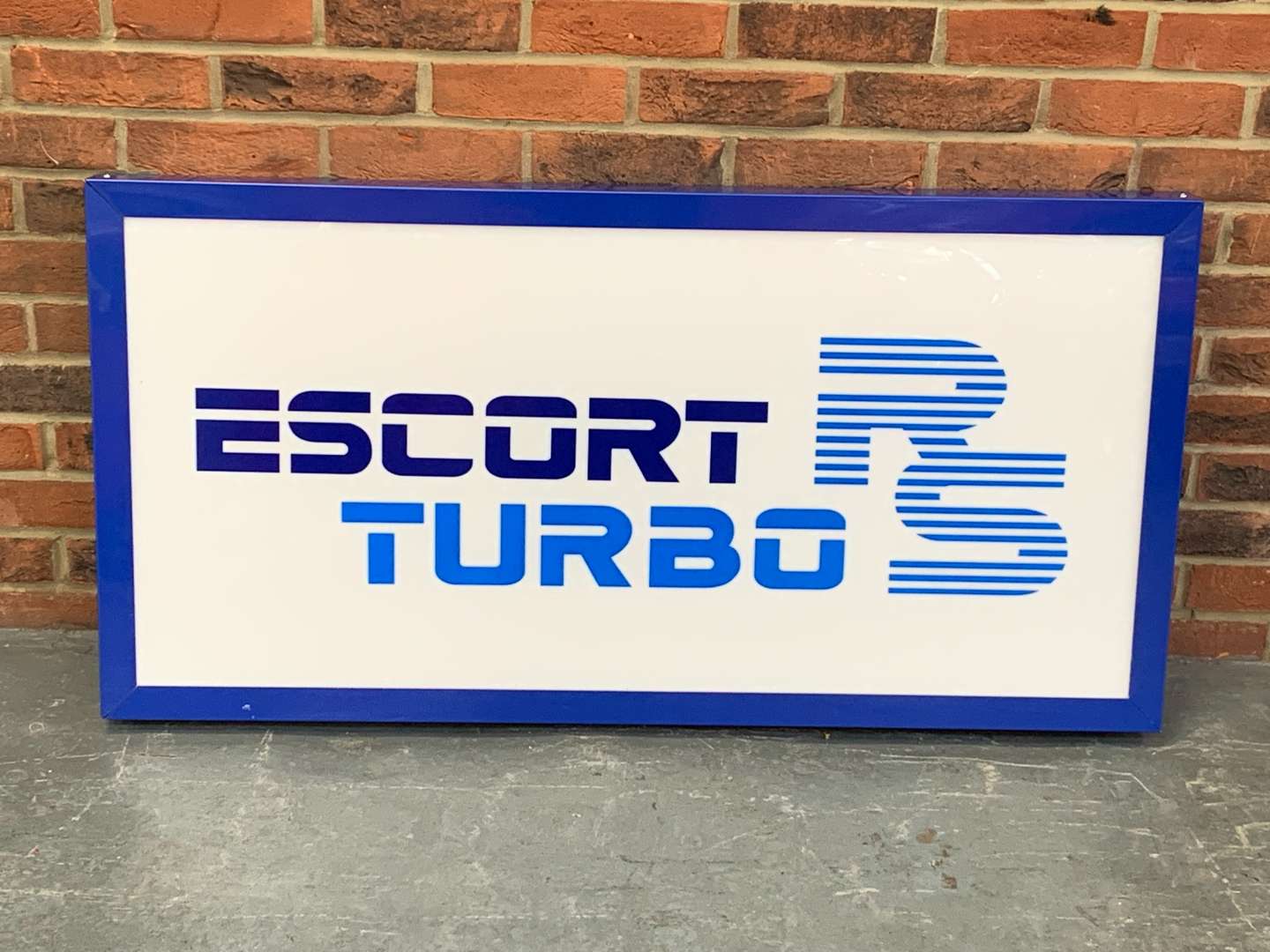 <p>Modern Illuminated Escort RS Turbo Display</p>