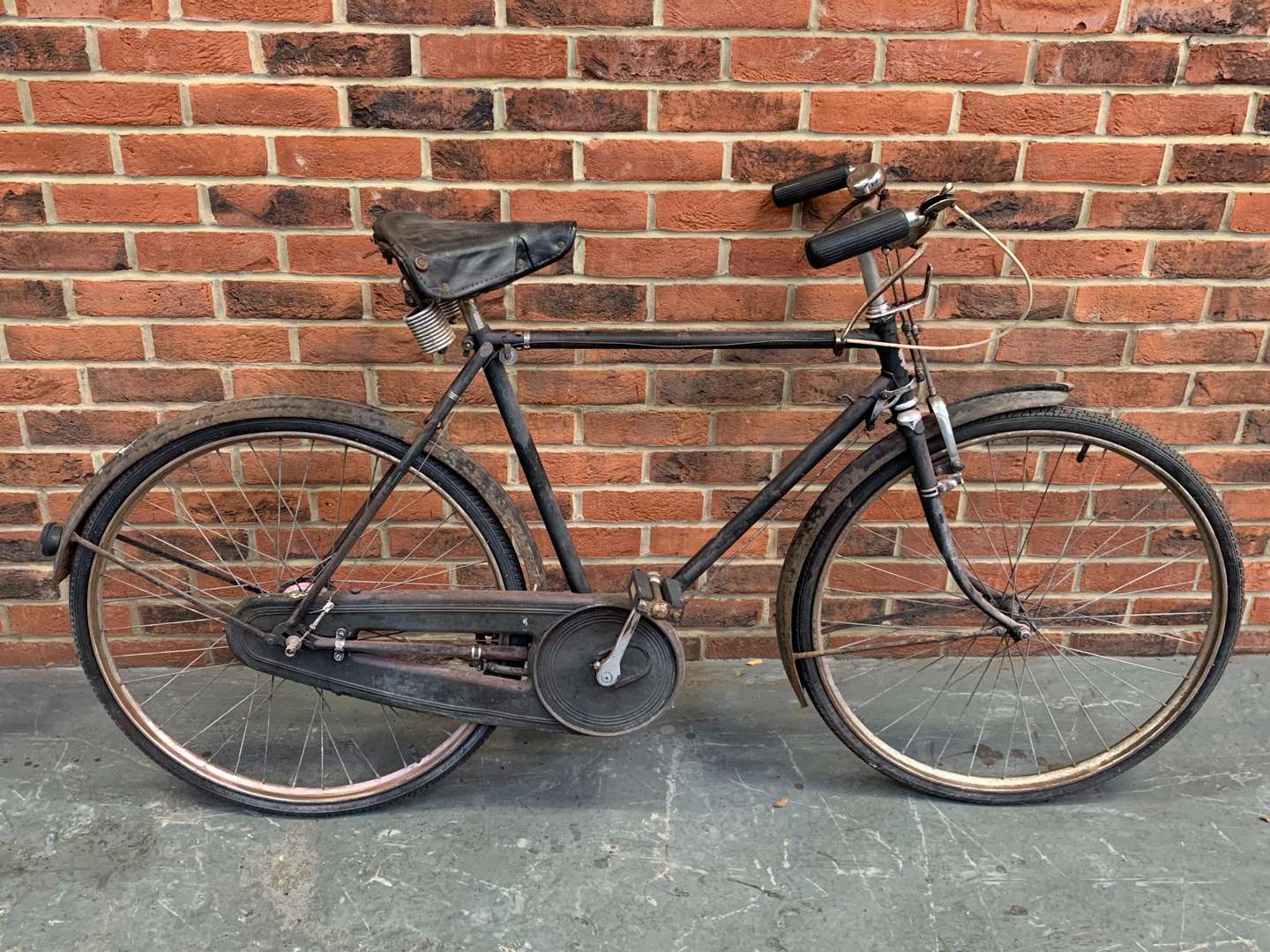 <p>Two Vintage Gents Bicycles&nbsp;</p>