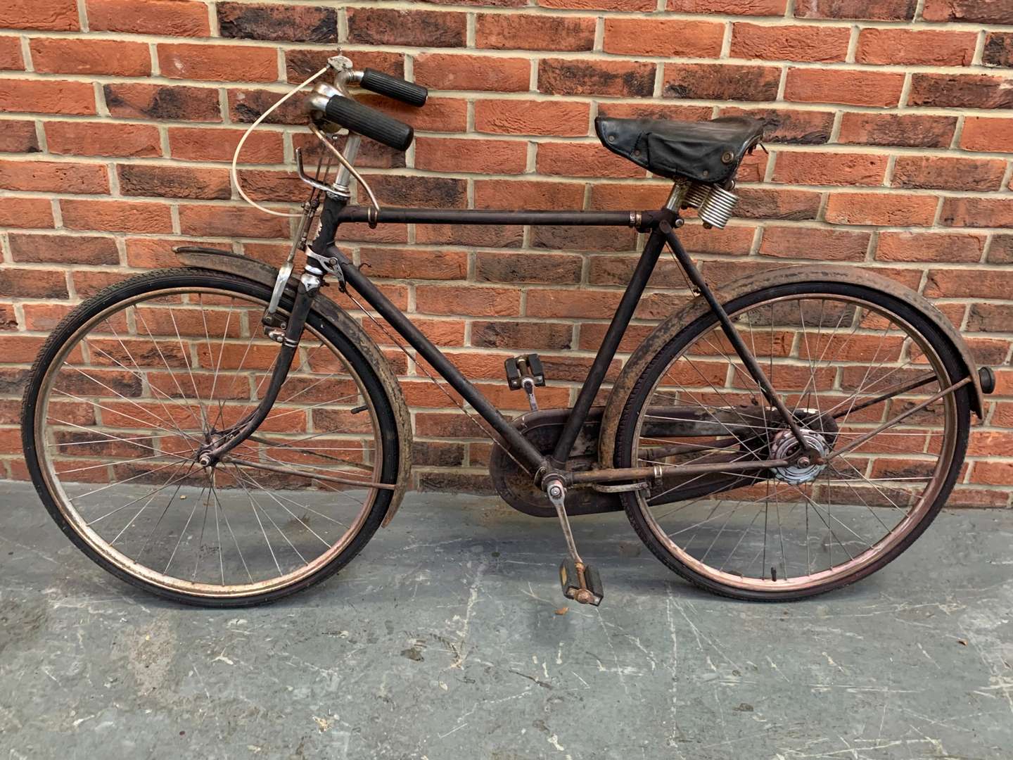 <p>Two Vintage Gents Bicycles&nbsp;</p>