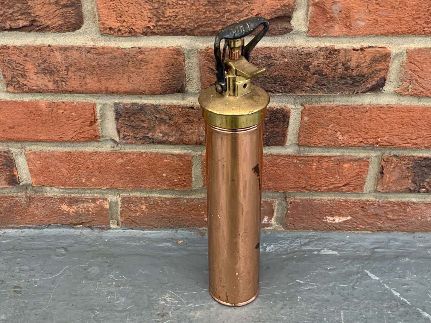 <p>Nuswift Vintage Copper &amp; Brass Fire Extinguisher&nbsp;</p>