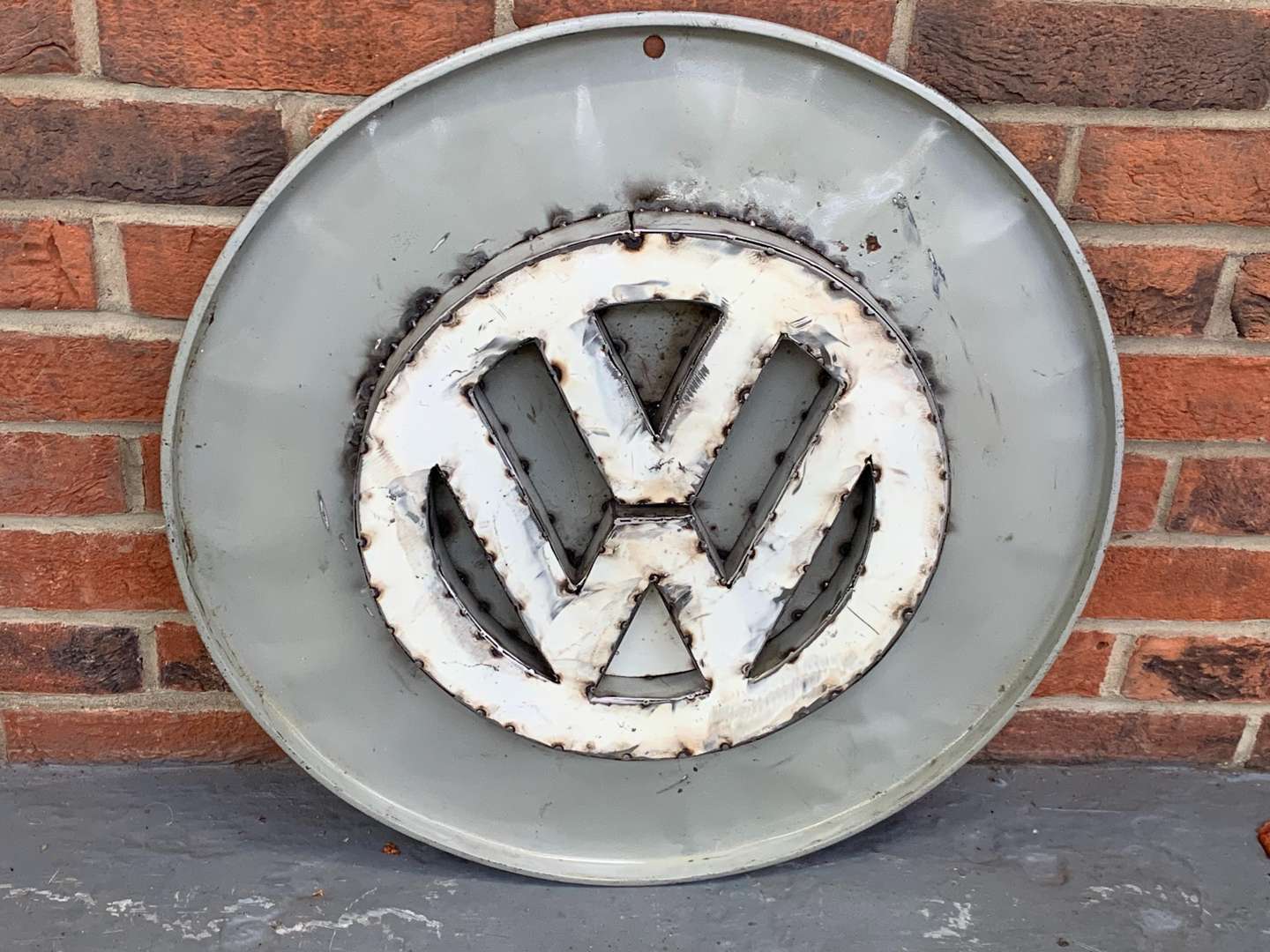 <p>Modern Metal VW Circular Wall Art</p>