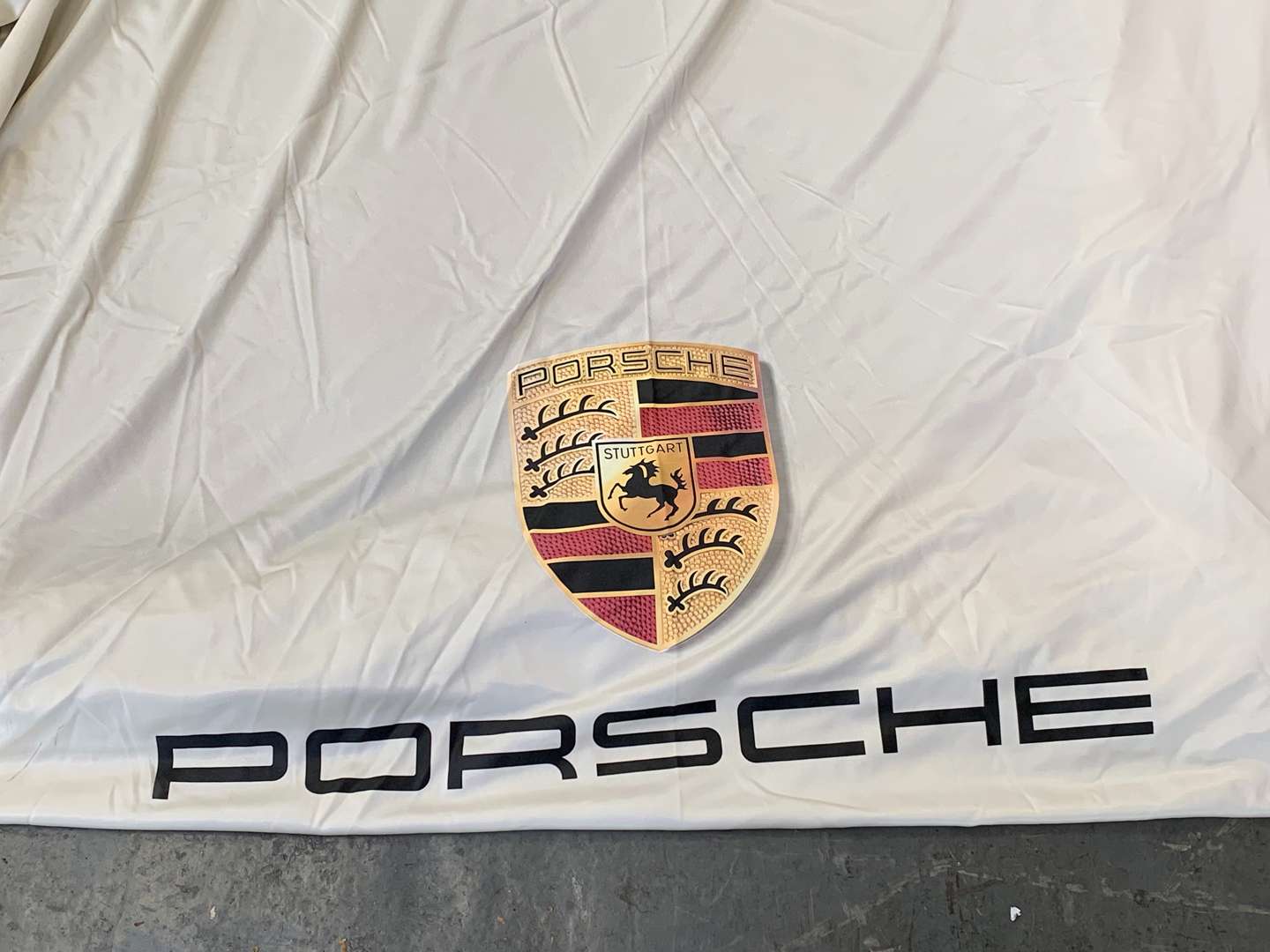 <p>Porsche Boxster 918 Car Cover</p>