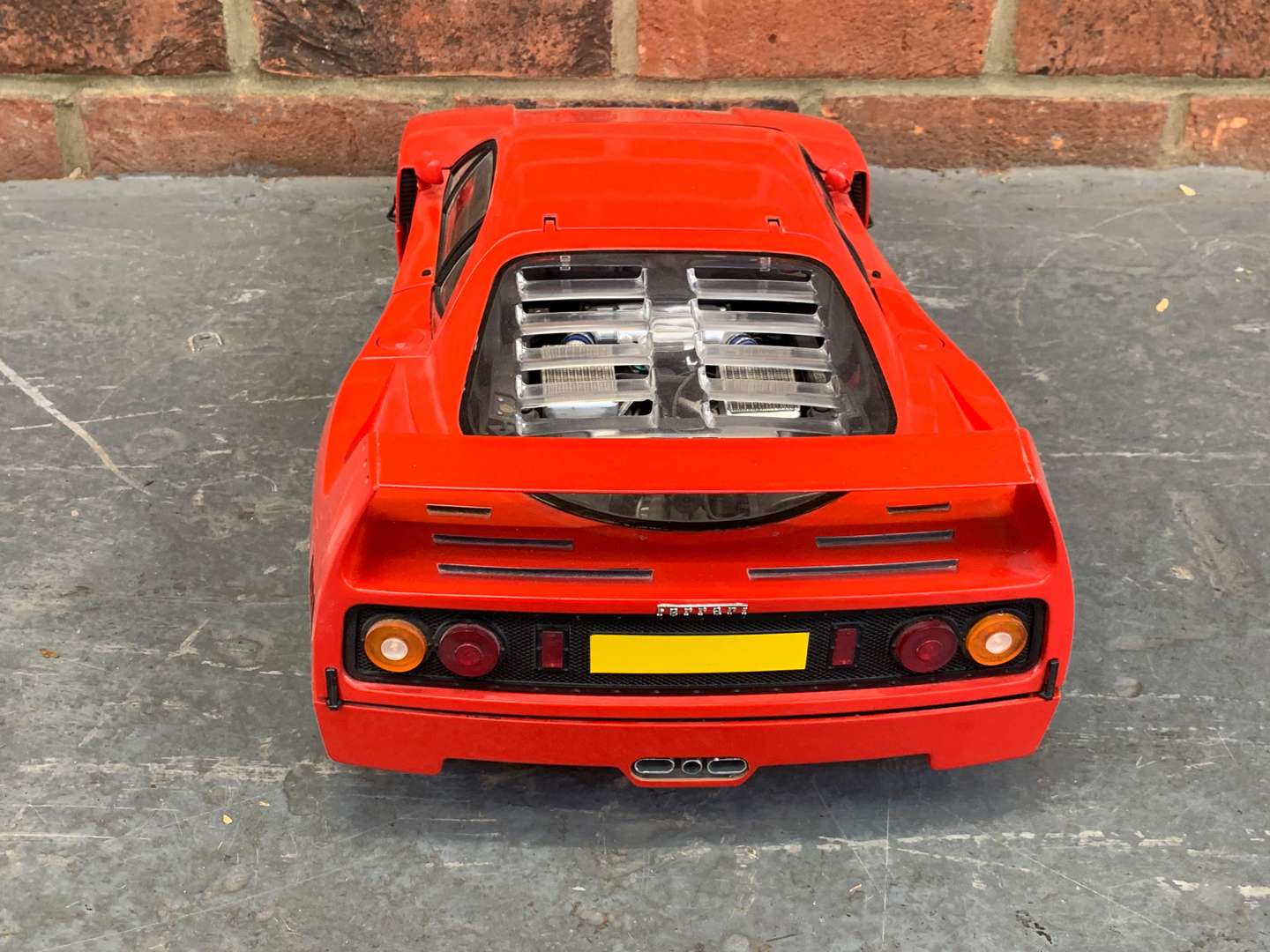 <p>Ferrari F40 1:8 Scale Model</p>