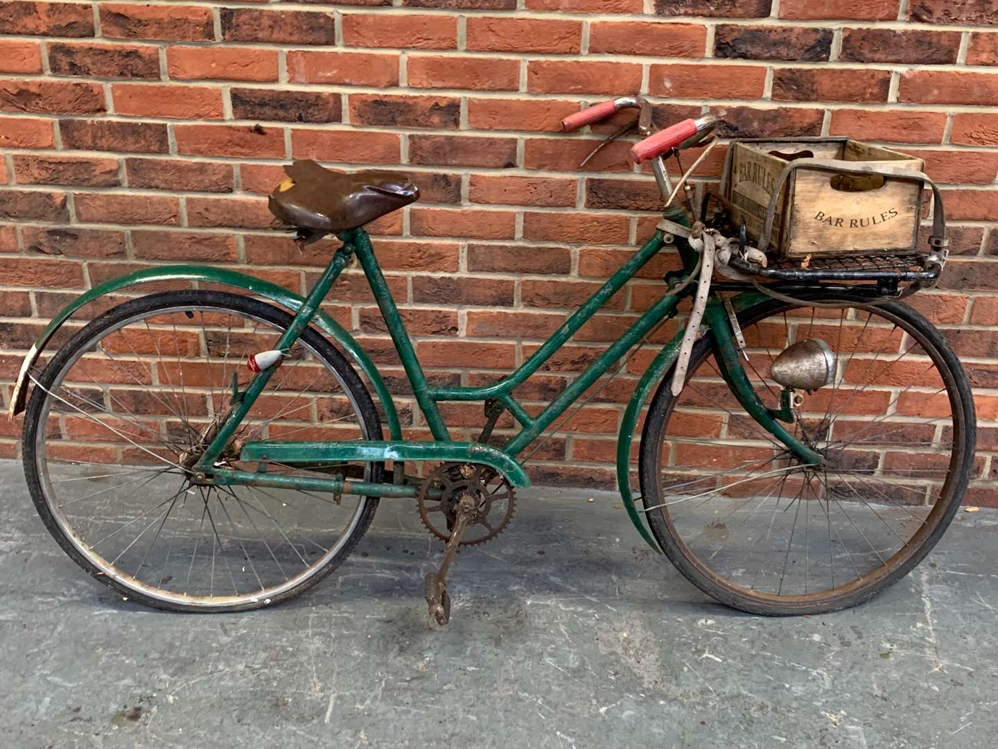 <p>Vintage Green Trade Type Bike</p>