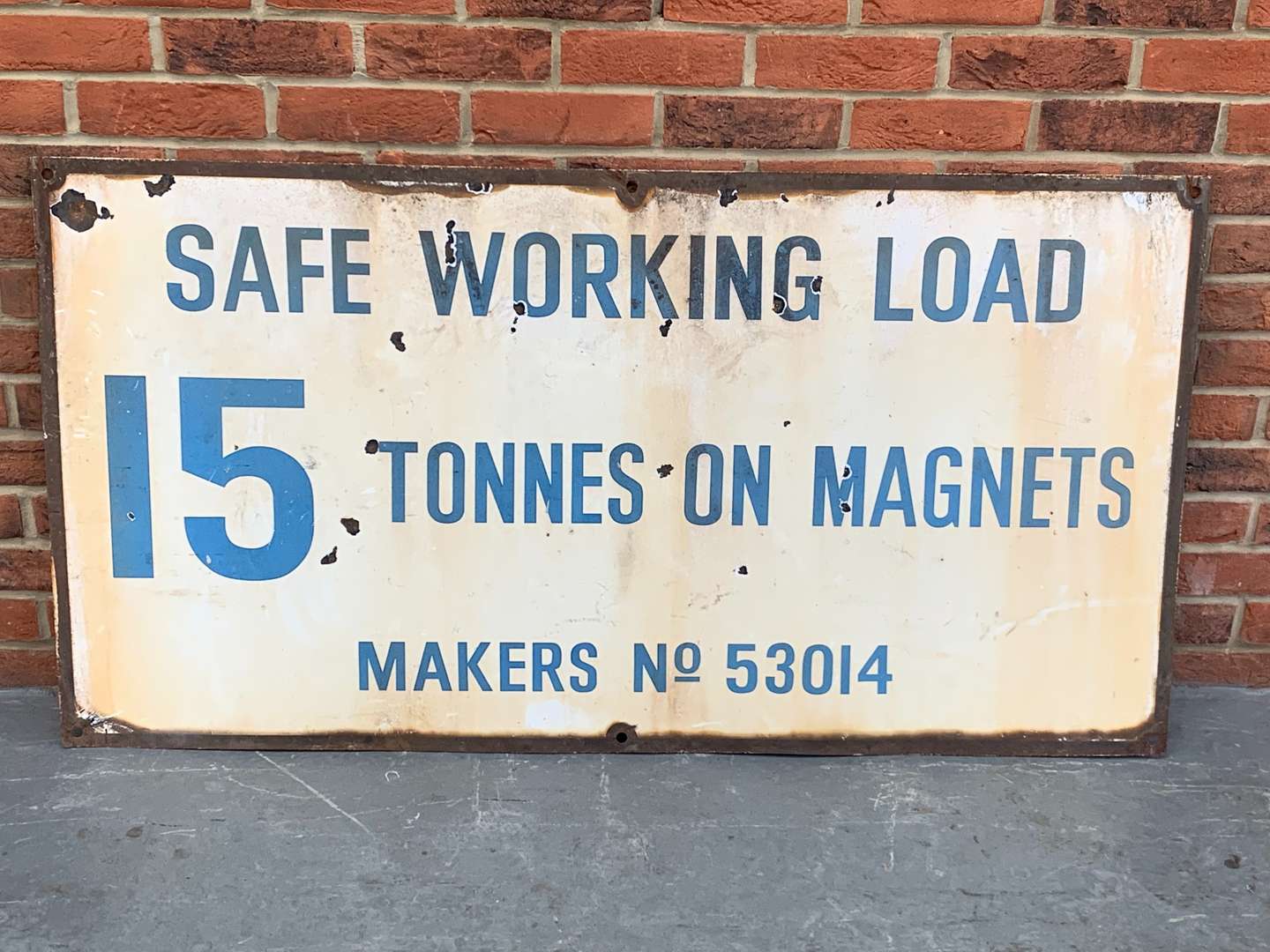 <p>Large Enamel “15 Tonne On Magnets” Warning Sign</p>