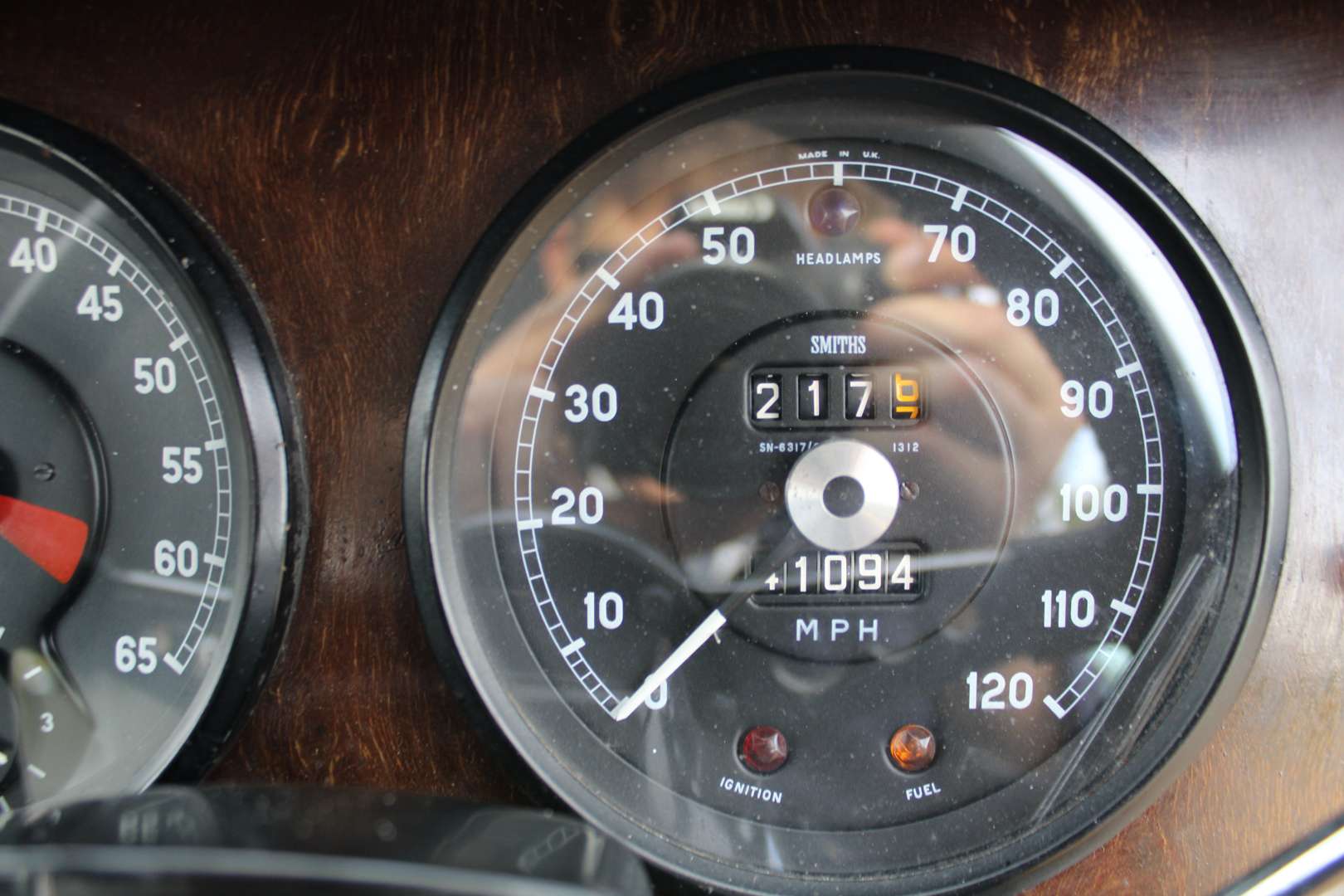 <p>1969 DAIMLER V8 250 AUTO</p>
