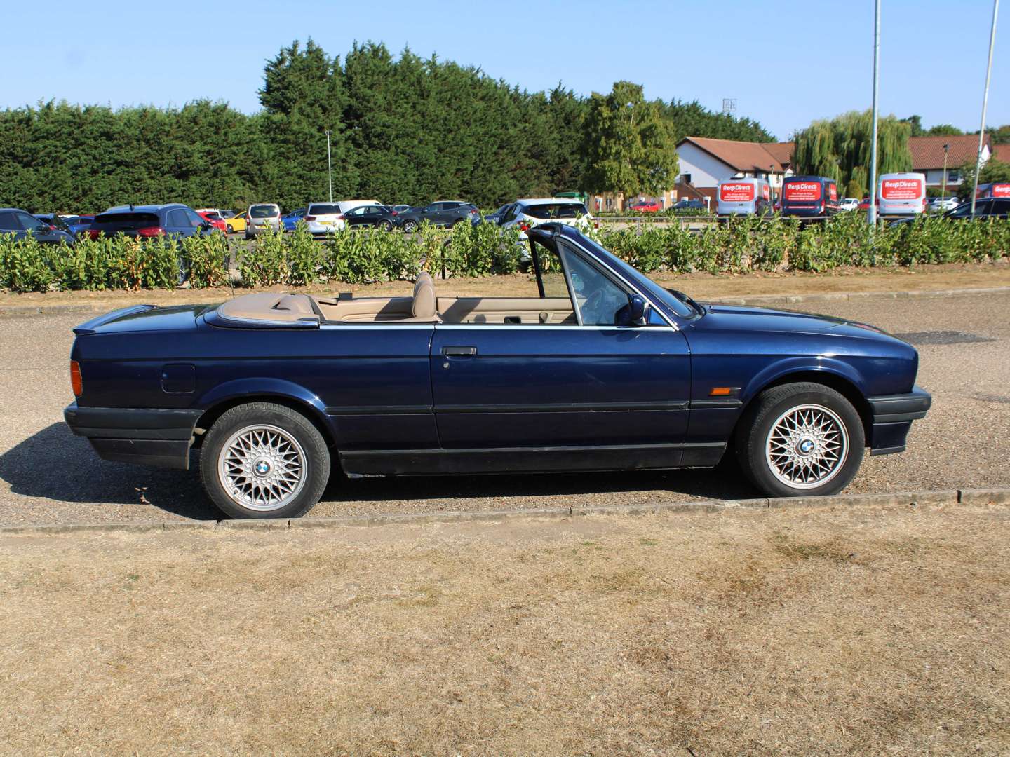 <p>1993 BMW E30 318 I LUX CONVERTIBLE&nbsp;</p>