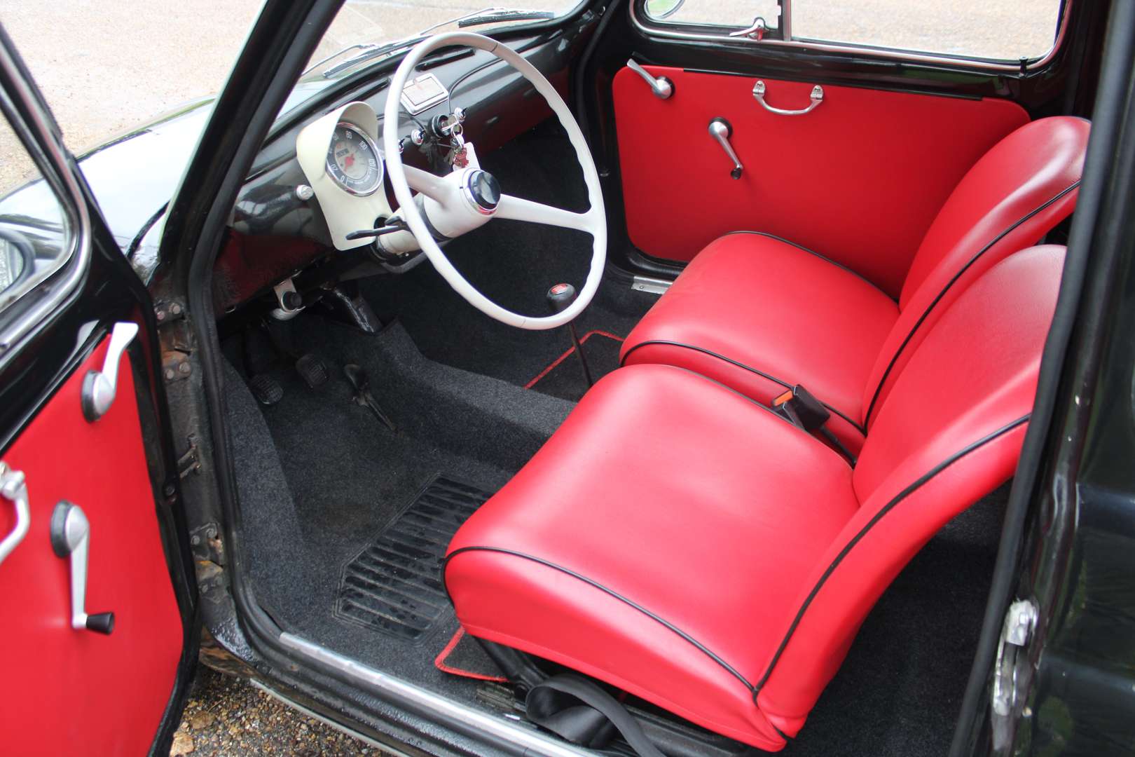 <p>1965 FIAT 500 LHD</p>