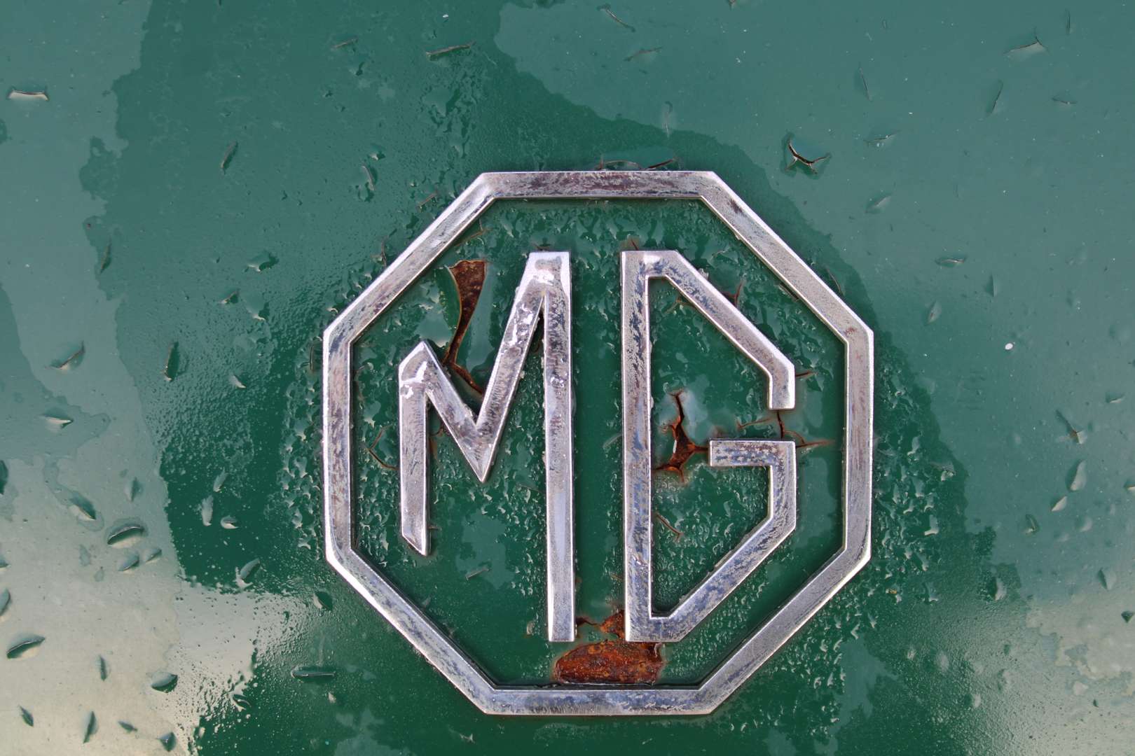 <p>1957 MG MAGNETTE</p>