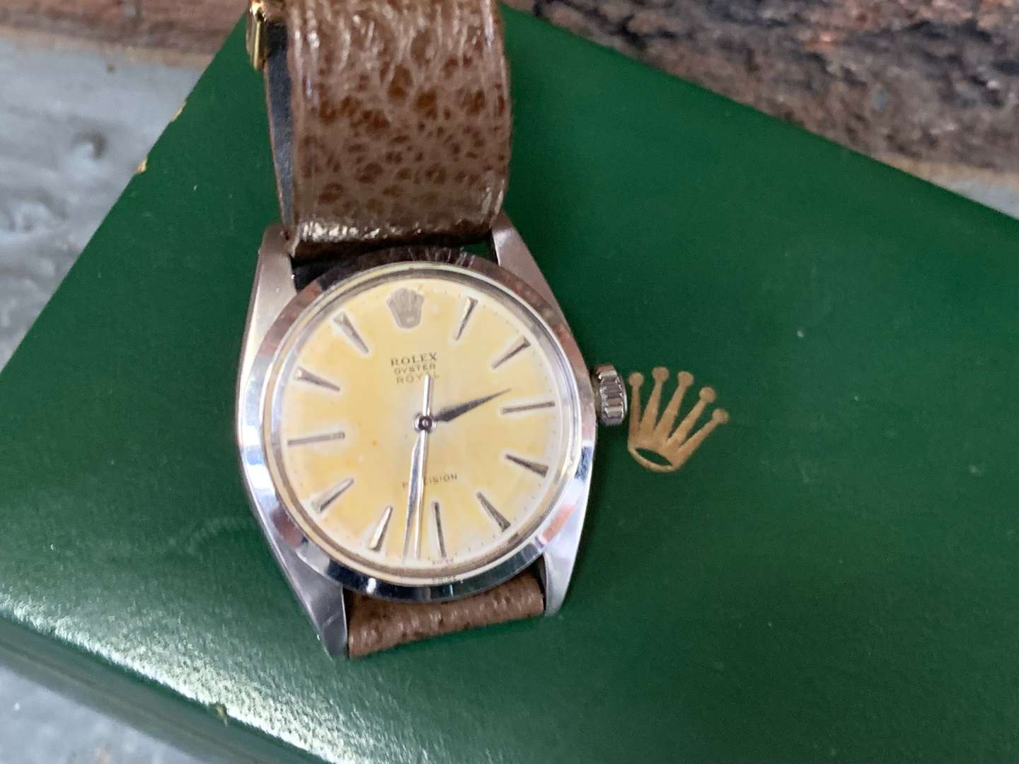 <p>1961 Boxed Manual Wind Rolex Oyster Royal Gents Wrist Watch</p>