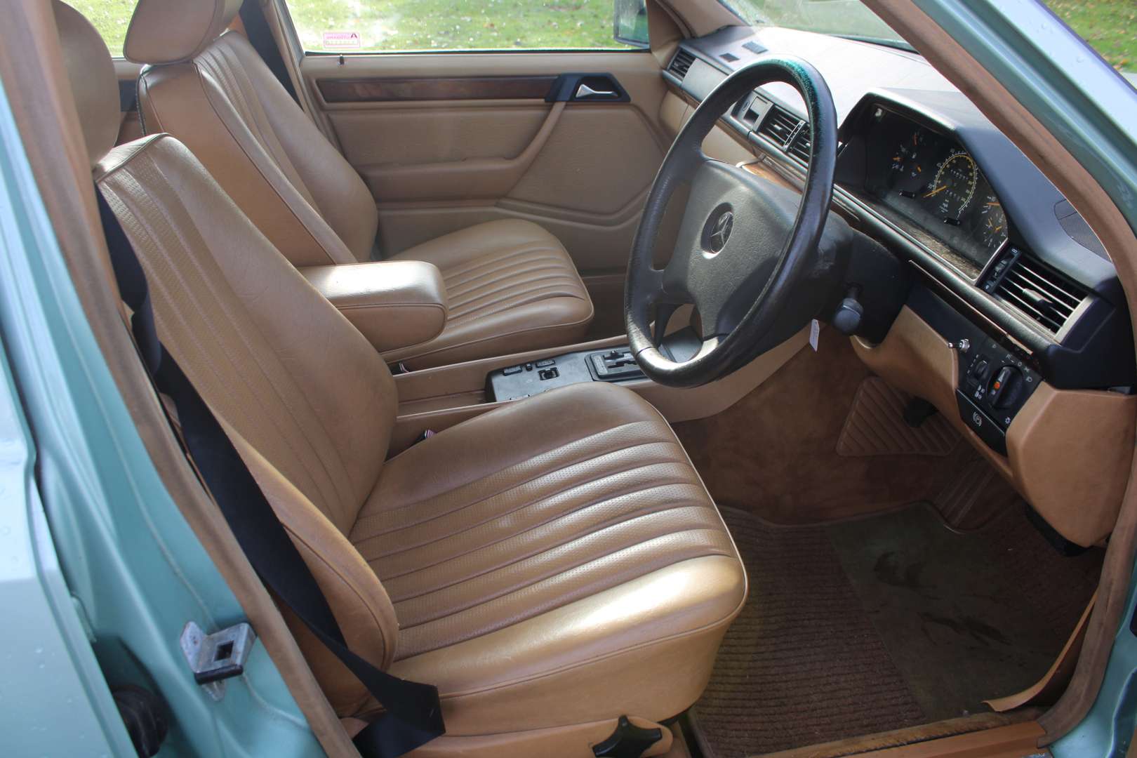 <p>1991 MERCEDES 300 TE 4MATIC (4WD) AUTO</p>