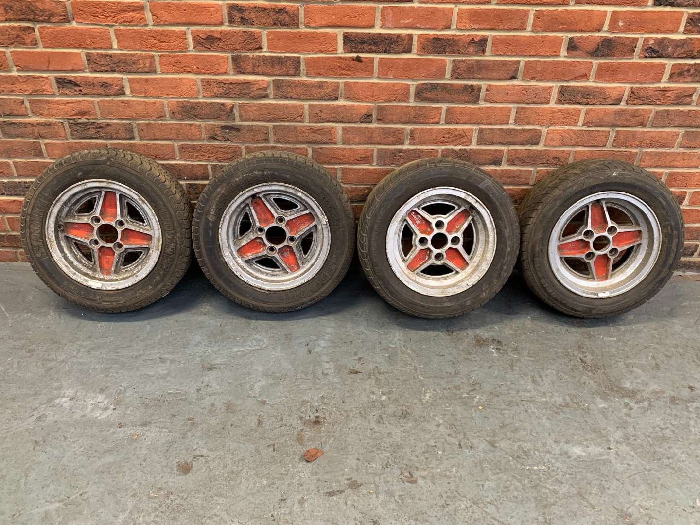 <p>Set Of Four Ford RS Alloy Wheels</p>