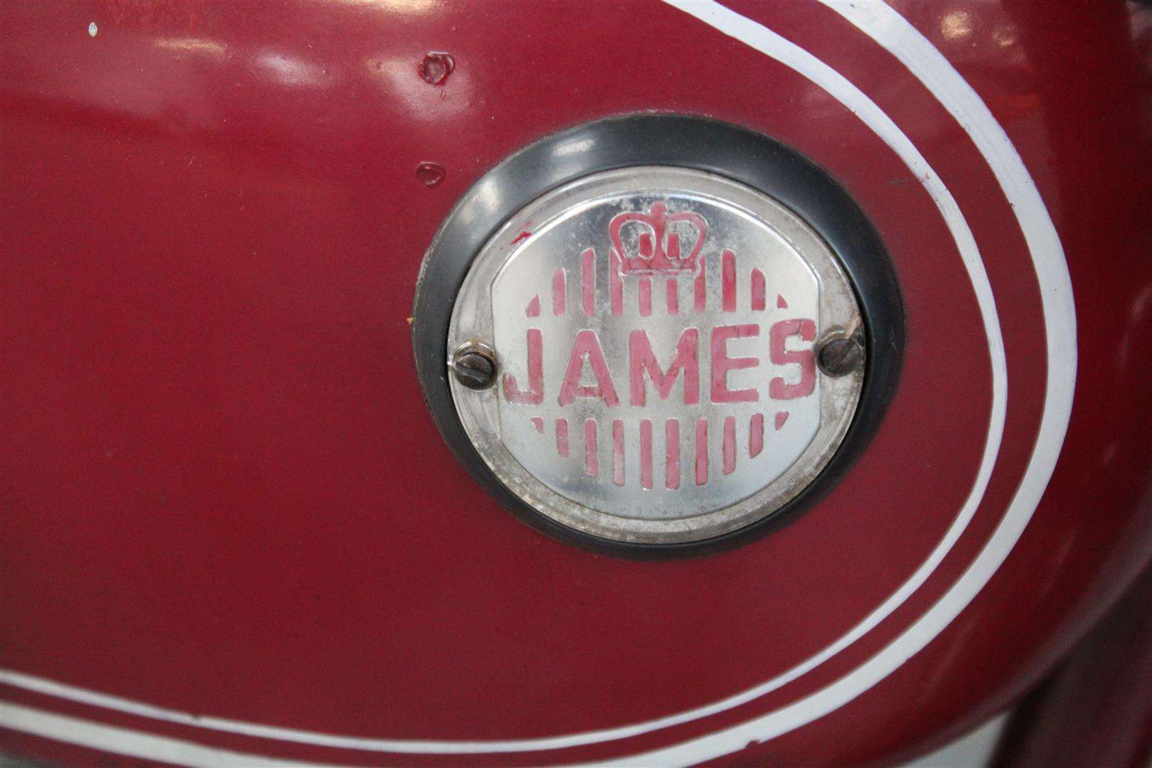 <p>1956 JAMES CAPTAIN 197CC</p>