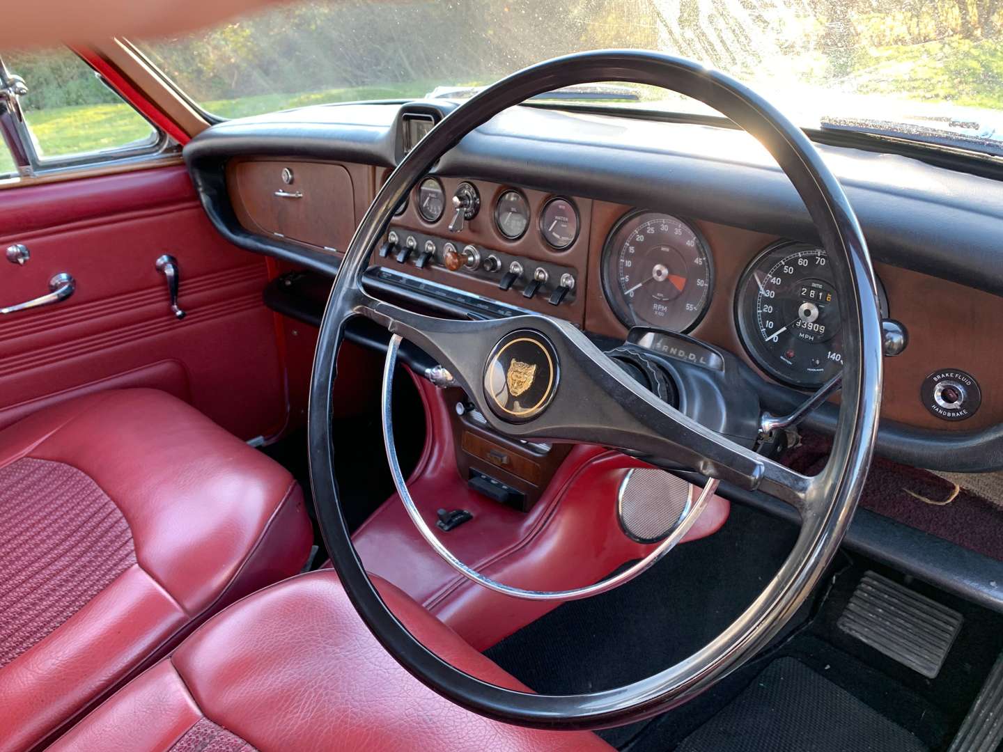 <p>1967 JAGUAR 420 AUTO</p>