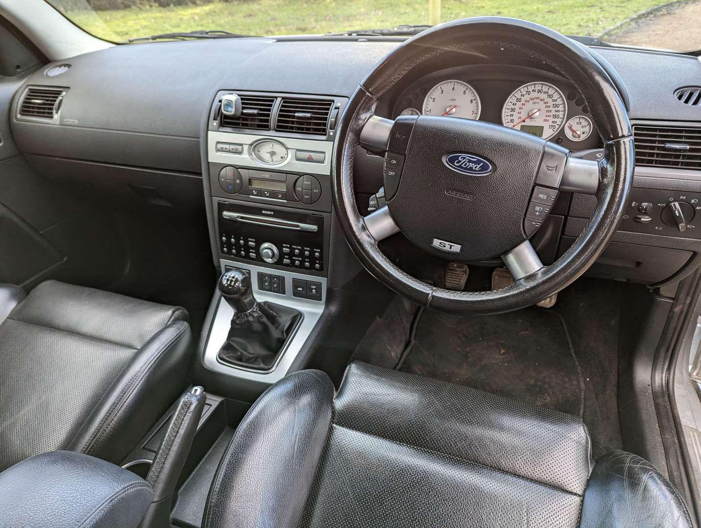 <p>2004 FORD MONDEO ST220</p>