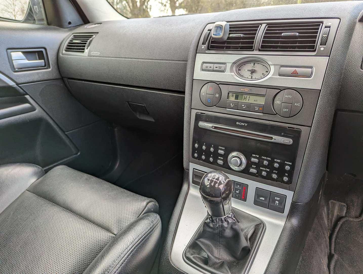 <p>2004 FORD MONDEO ST220</p>