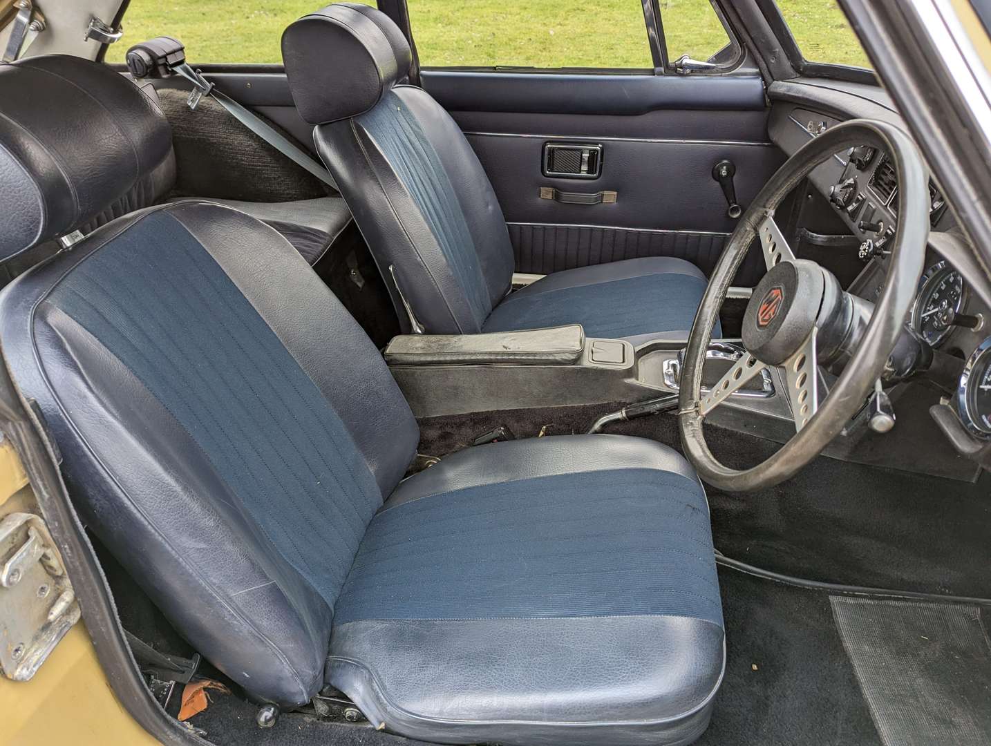 <p>1972 MG B GT AUTO</p>