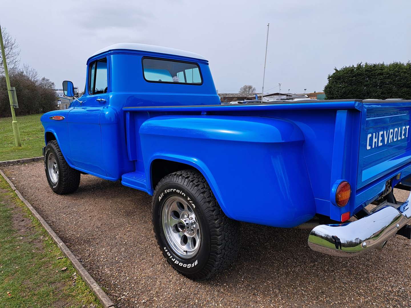 <p>1955 CHEVROLET PICK-UP SIDE STEP LHD</p>