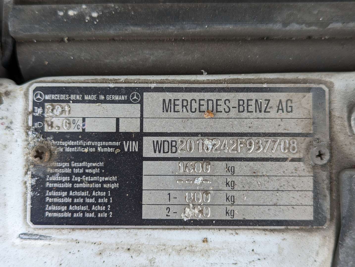 <p>1992 MERCEDES 190E 2.0</p>