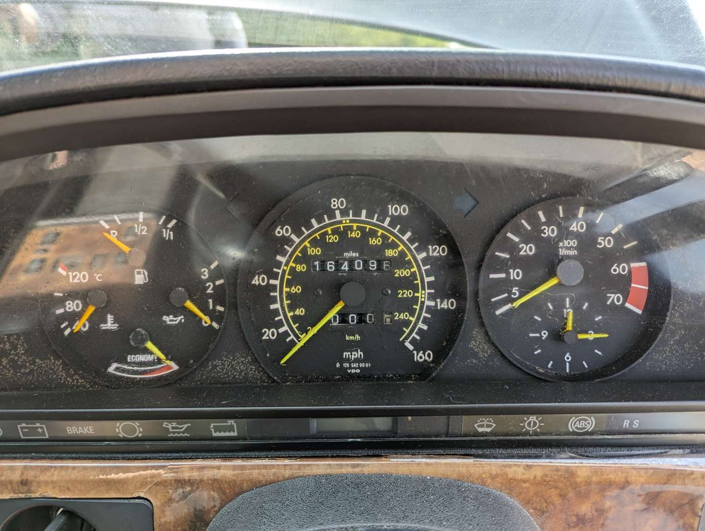 <p>1988 MERCEDES 500 SEC AUTO</p>