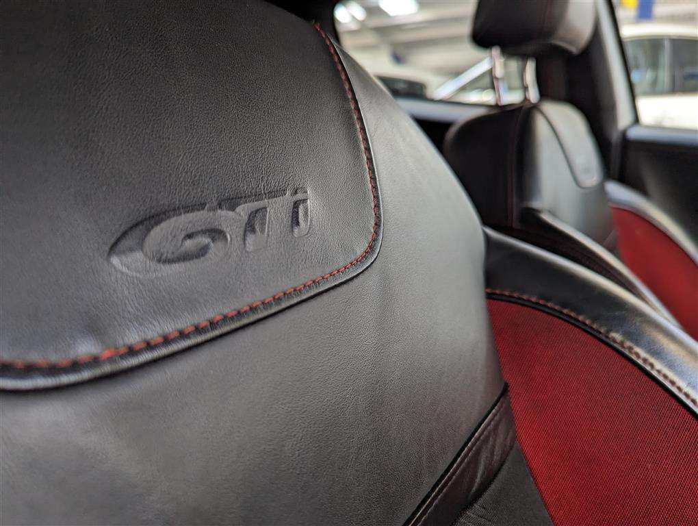 <p>2013 PEUGEOT 208 GTI THP</p>