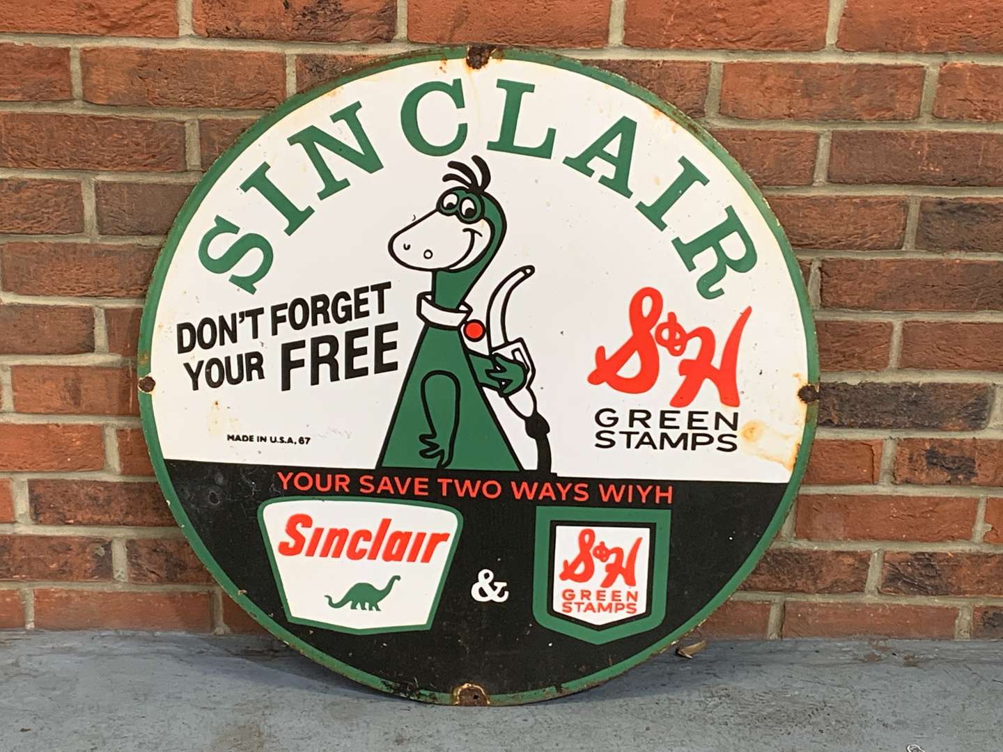 <p>Sinclair Oil Circular Enamel Sign</p>