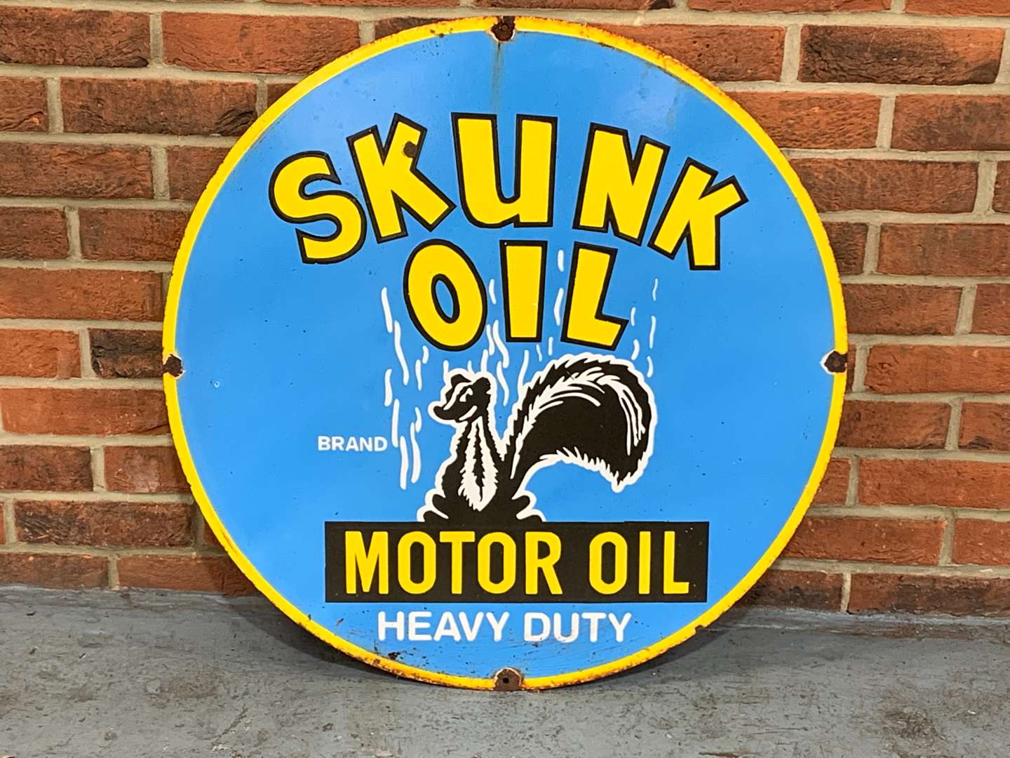 <p>Skunk Motor Oil Enamel Circular Sign</p>