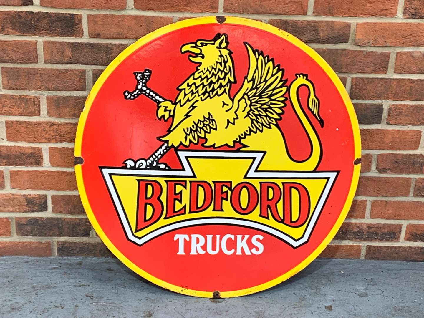 <p>Bedford Trucks Enamel Circular Sign</p>