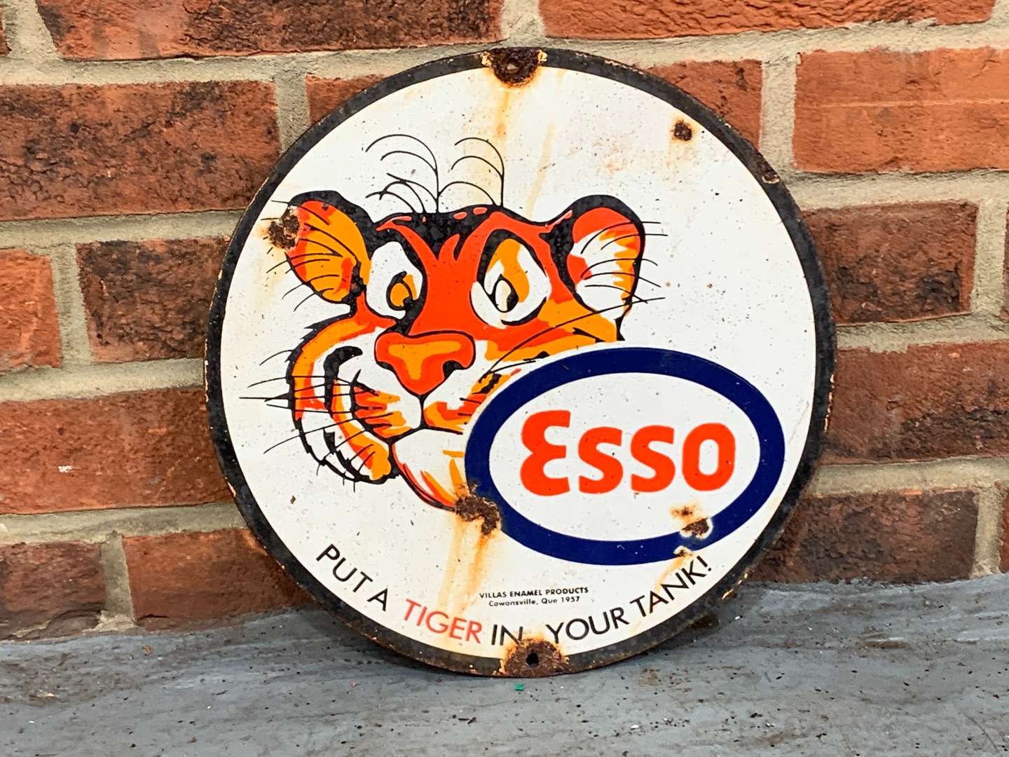 <p>Esso Small “Put A Tiger In Your Tank" Enamel Sign</p>