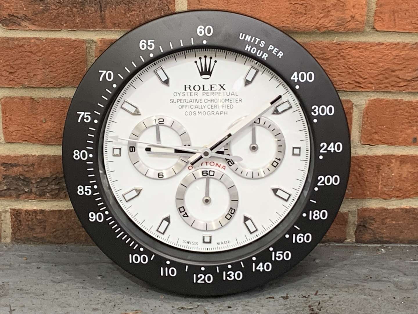 <p>Modern Metal Rolex Cosmograph Wall Clock</p>