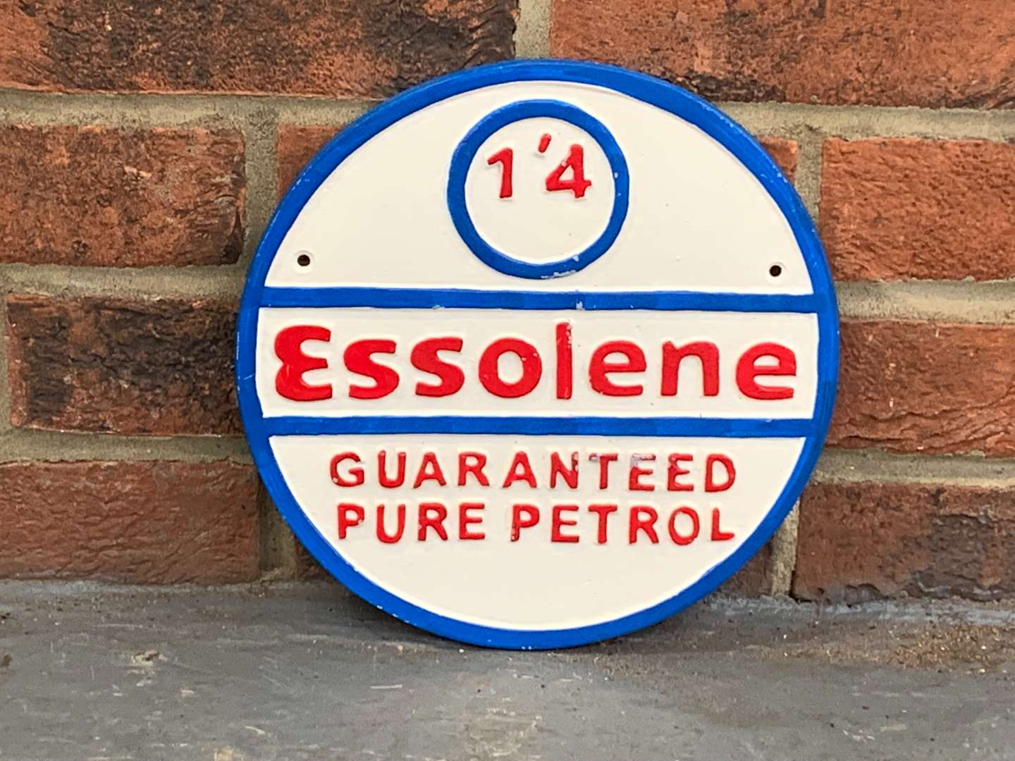 <p>Essolene Cast Aluminium Circular Sign</p>