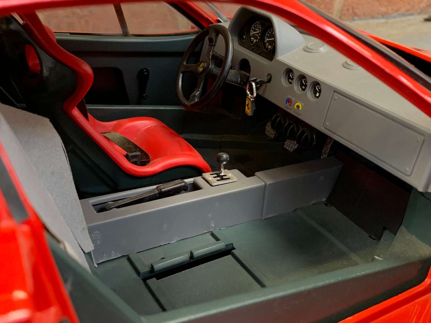 <p>Ferrari F40 1:8 Scale Model Car By Pocher Rivarossi&nbsp;</p>
