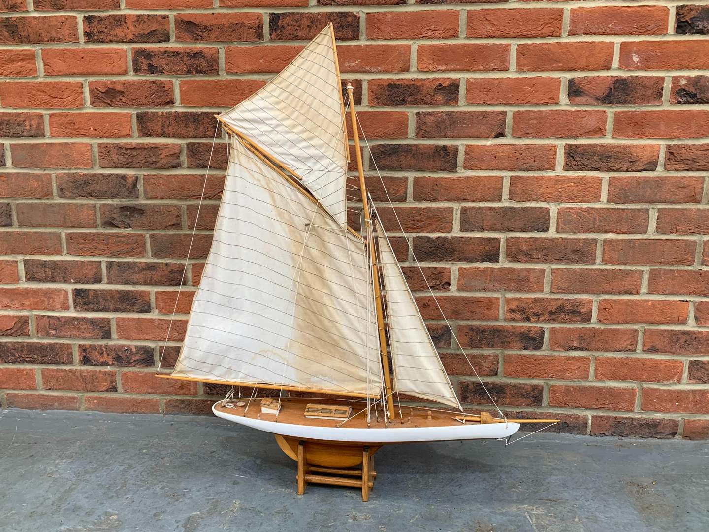 <p>Wooden Made Pond Yacht</p>
