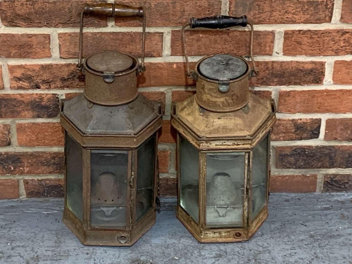 <p>Pair of Vintage Lamps</p>