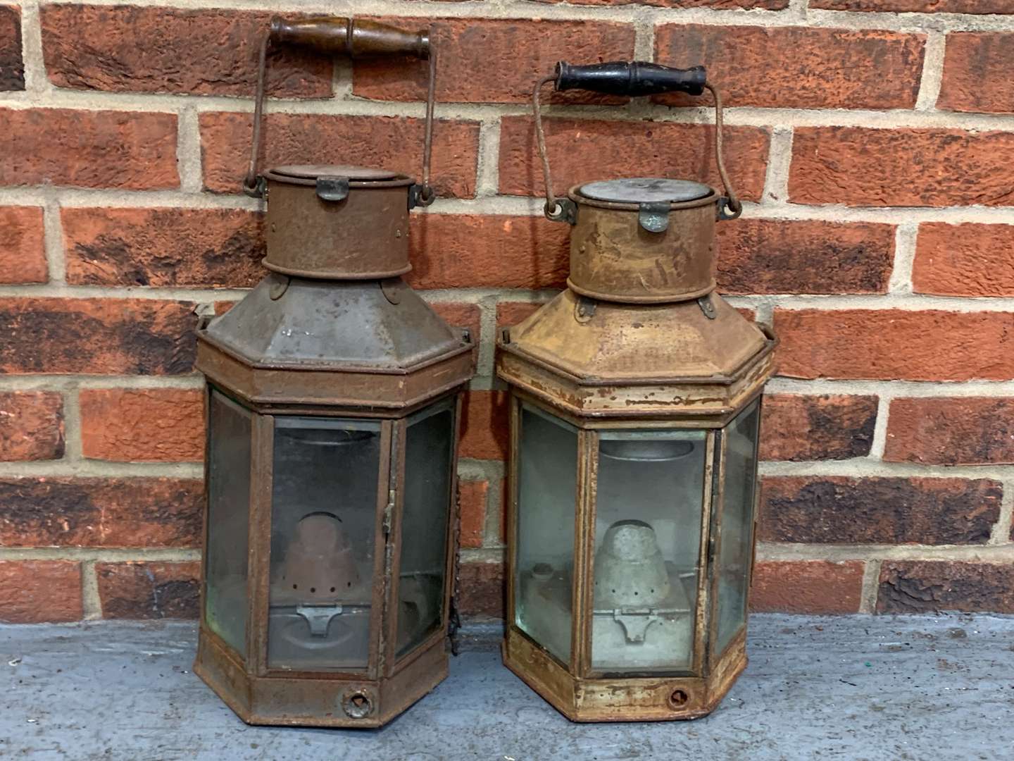 <p>Pair of Vintage Lamps</p>