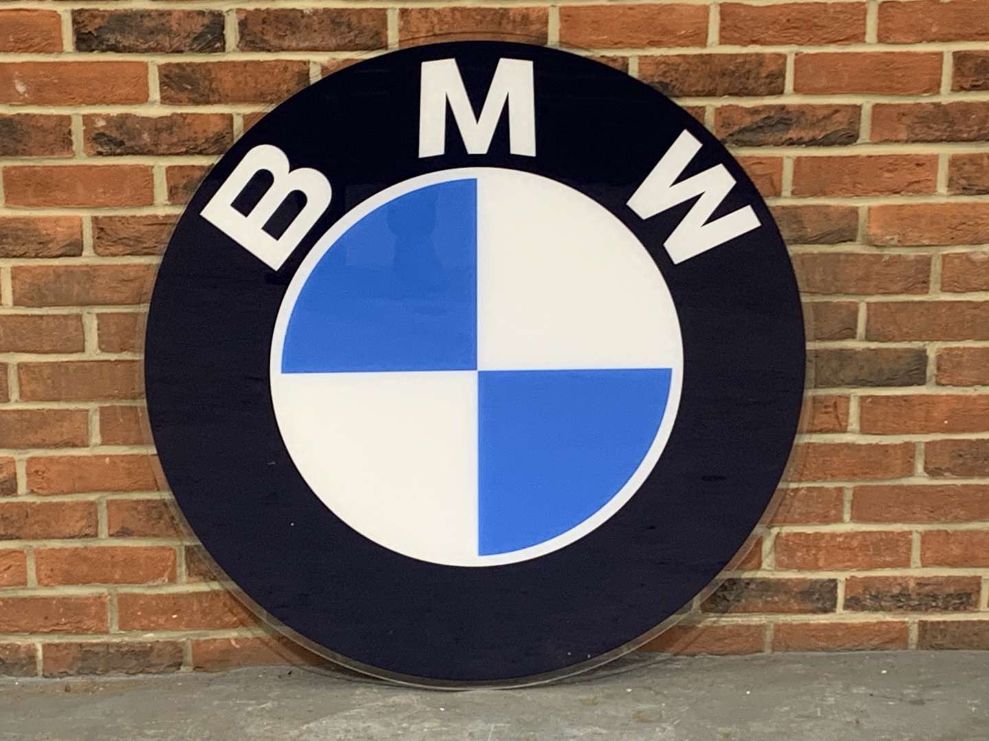 <p>Large BMW Dealership Perspex Emblem</p>