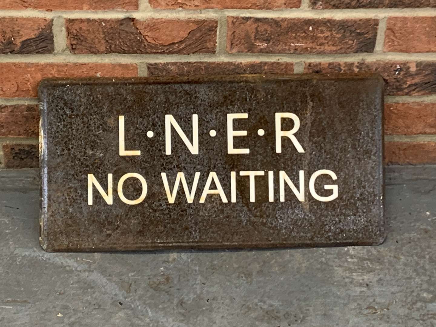 <p>LNER No Waiting Metal Made Sign</p>