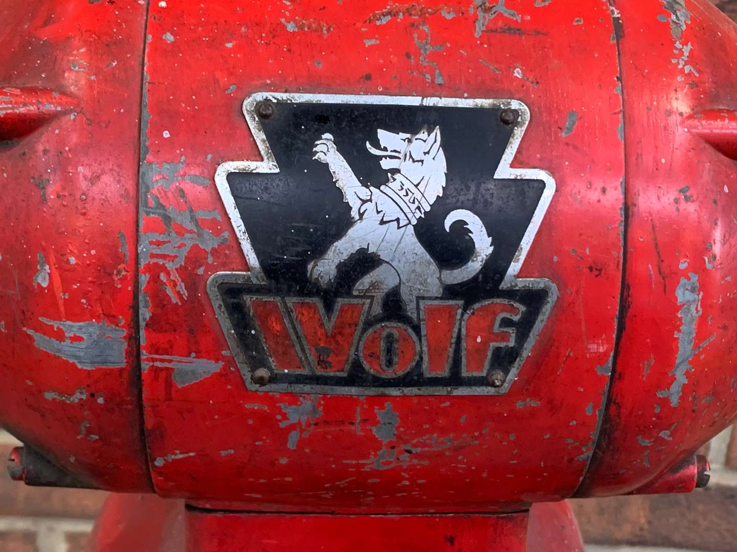 <p>Wolf Electric Polisher and Stand</p>