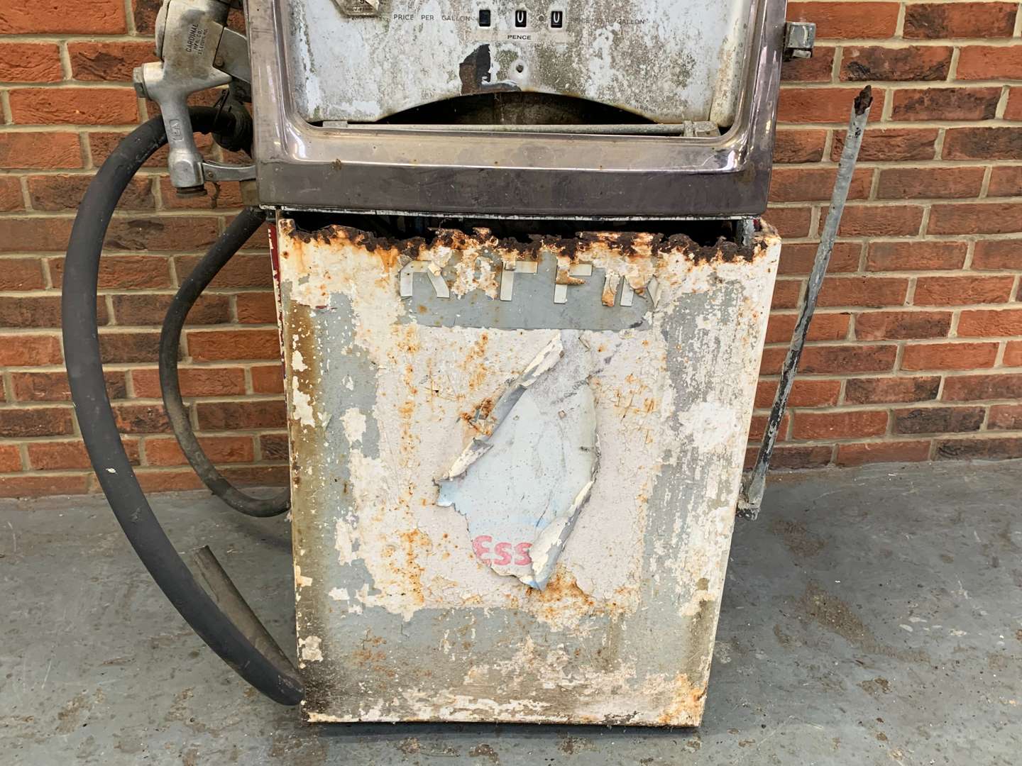 <p>Avery Hardoll Petrol Pump (For Restoration)</p>